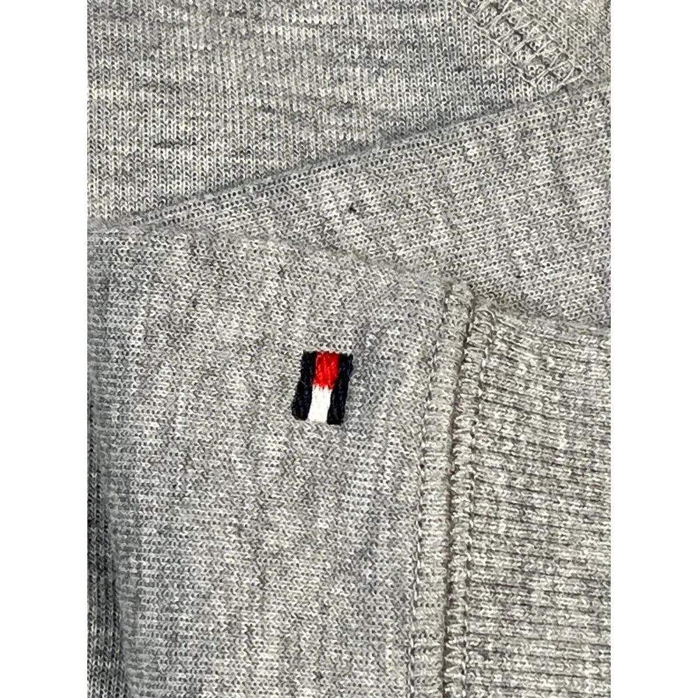 Tommy Hilfiger Men medium Gray‎ TH Logo Raglan Sleeve  Crewneck Sweatshirt new
